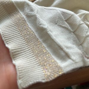 🧡 NWOT Gold accent cream scarf